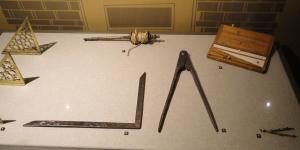 [Pera Müzesi'nden, Öklid geometrisinin kullandığı aletler (foto)]